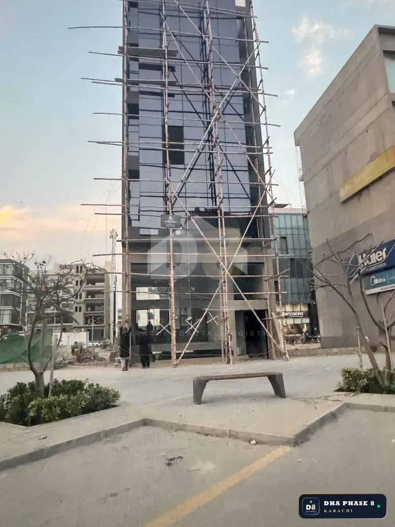 100 Sq Yd Commercial Plaza for Rent in Phase 8