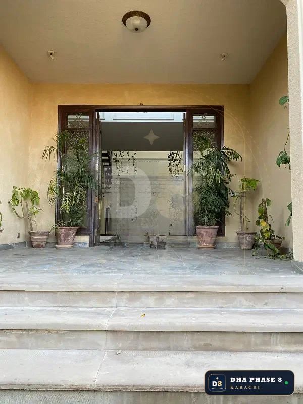 1,000 Sq Yd 5 Bed Designer Villa in Phase 8