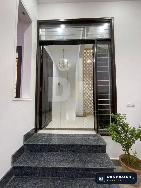 500 Sq Yd Upper Portion in Phase 8 | Brand New
