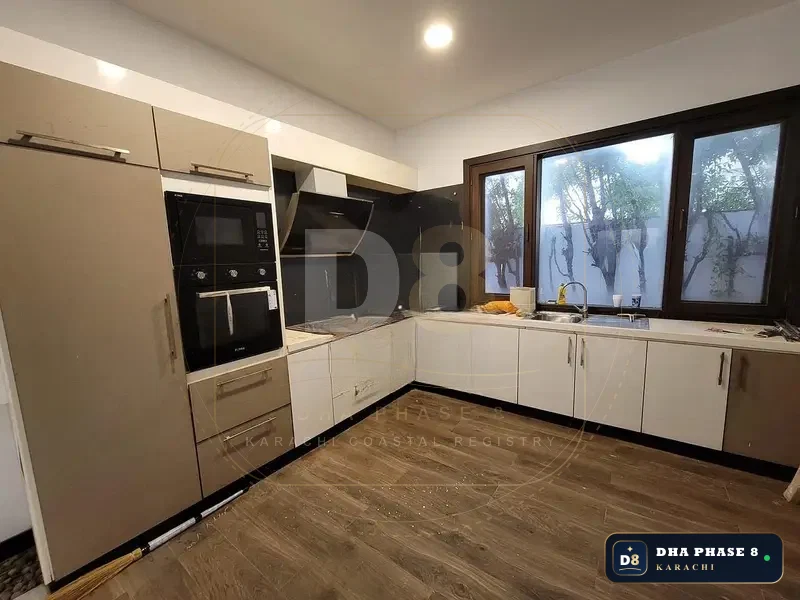 500 Sq Yd 5 Bed Designer Villa in Phase 8