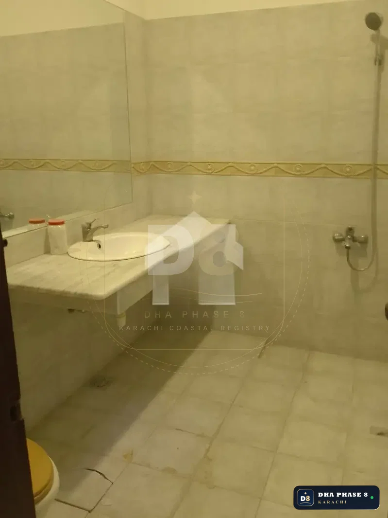 500 Sq Yd 6 Bed Designer Villa in Phase 8