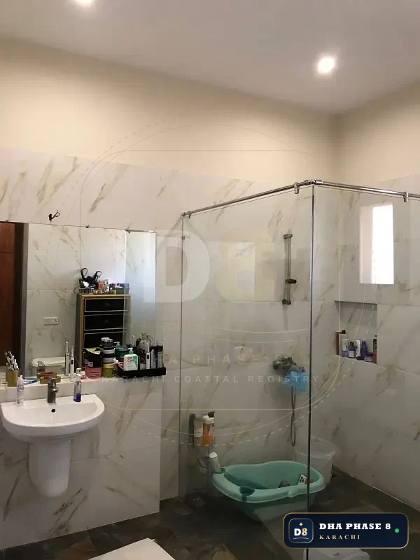 1,000 Sq Yd Upper Portion in Phase 8 | Brand New