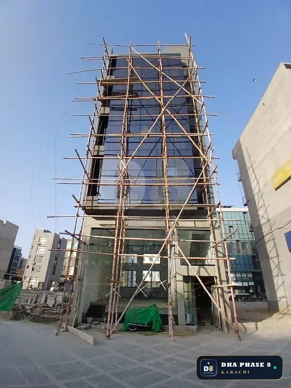 100 Sq Yd Commercial Plaza for Rent in Phase 8