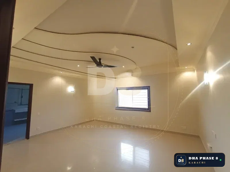 1,000 Sq Yd 6 Bed Designer Villa in Zone A