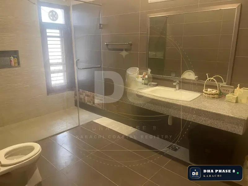 1,000 Sq Yd 8 Bed Designer Villa in Phase 8