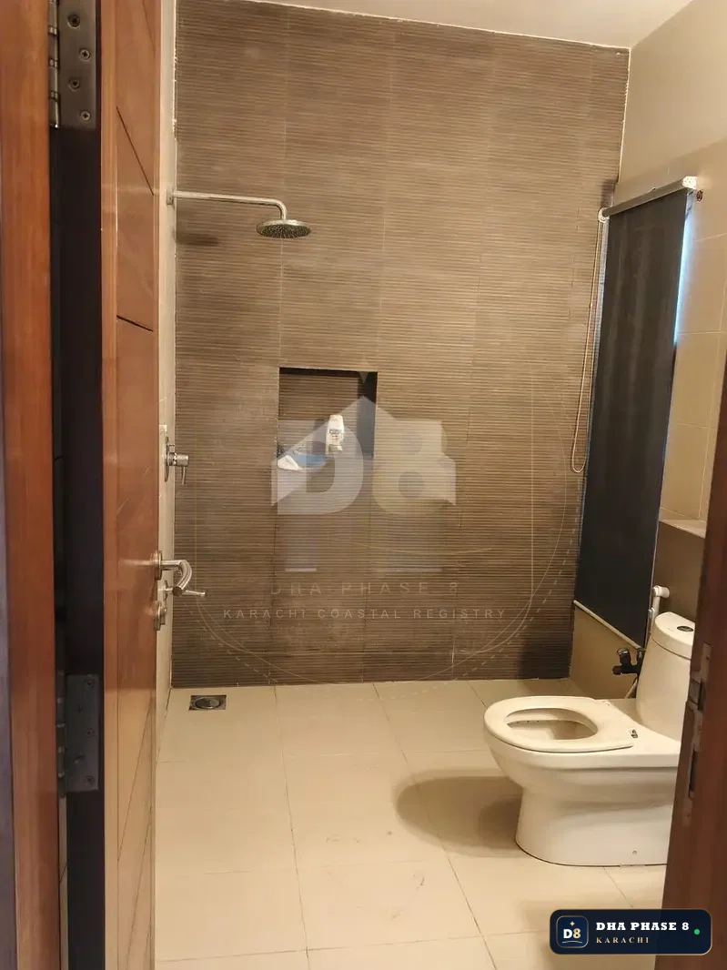 500 Sq Yd 5 Bed Designer Villa in Phase 8
