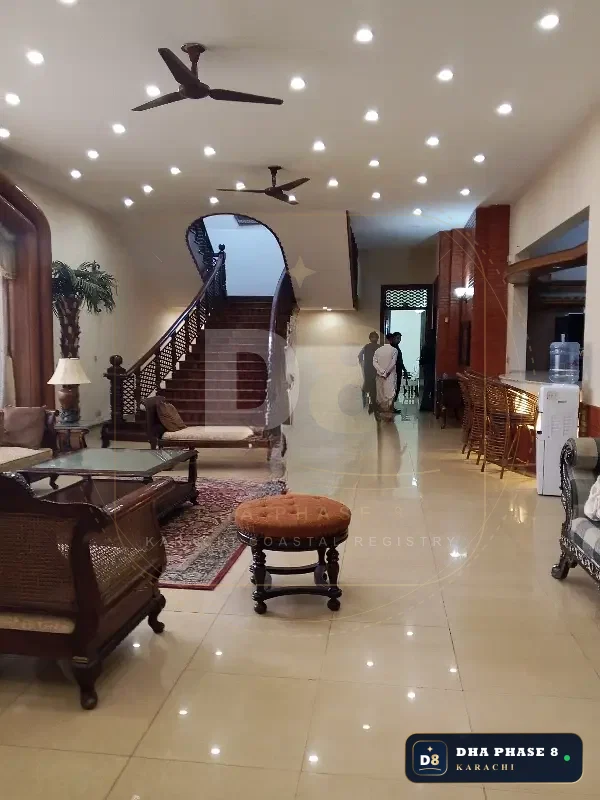 1,000 Sq Yd 6 Bed Designer Villa in Phase 8