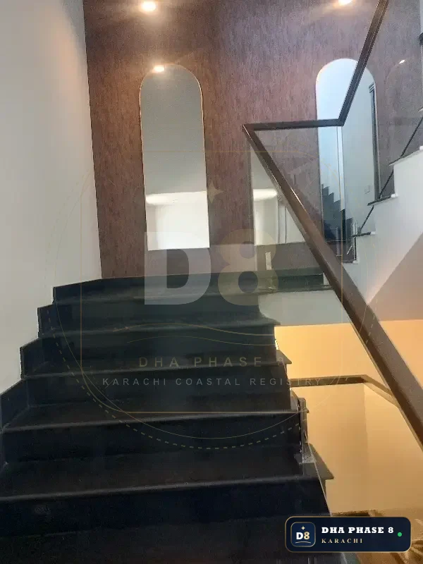 500 Sq Yd Upper Portion in Phase 8 | Brand New