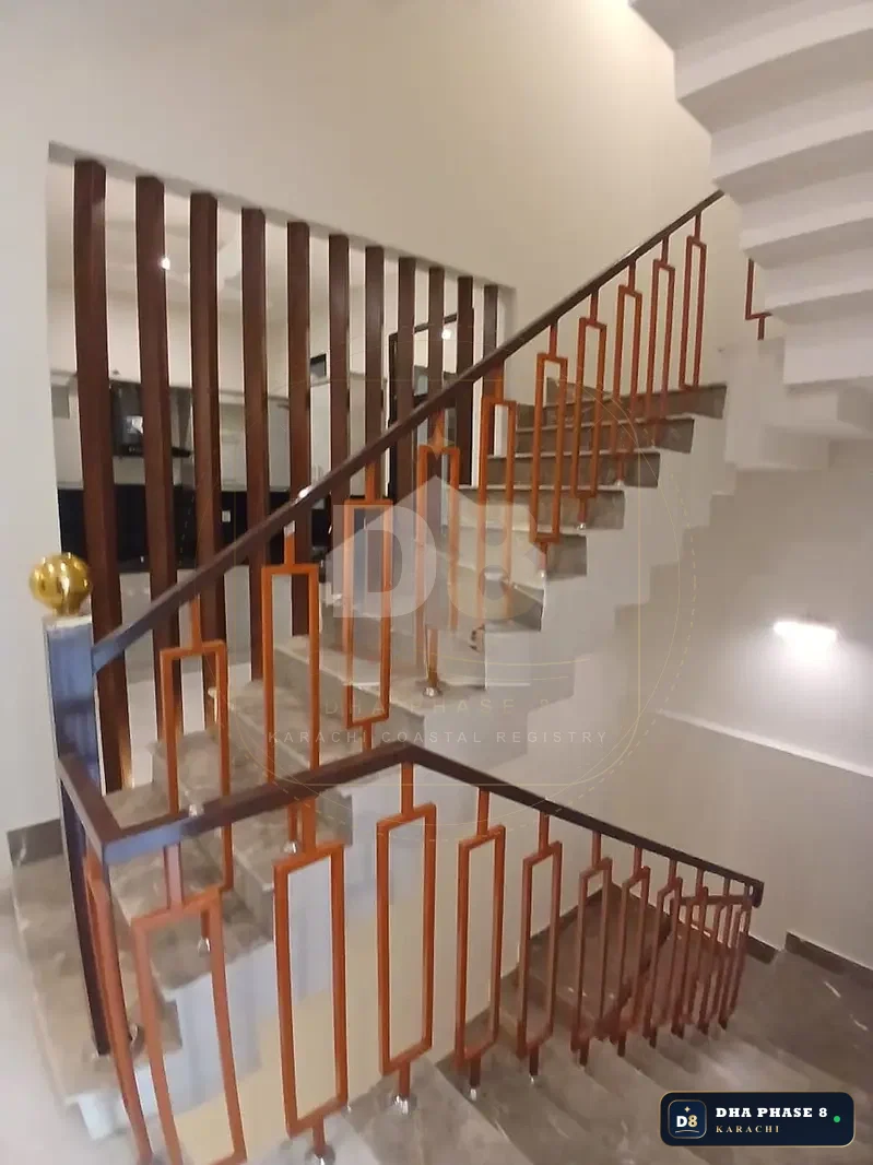 100 Sq Yd 4 Bed Designer Villa in Phase 8