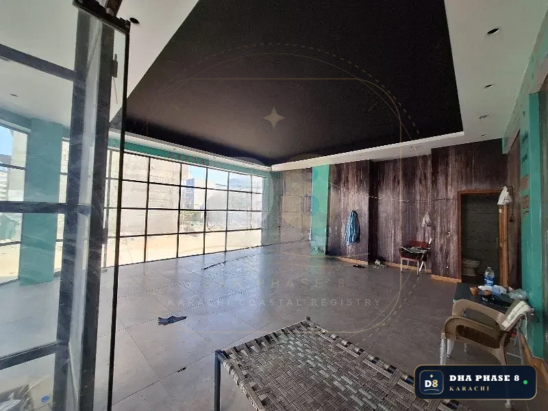 100 Sq Yd Retail Showroom / Shop for Rent in Phase 8