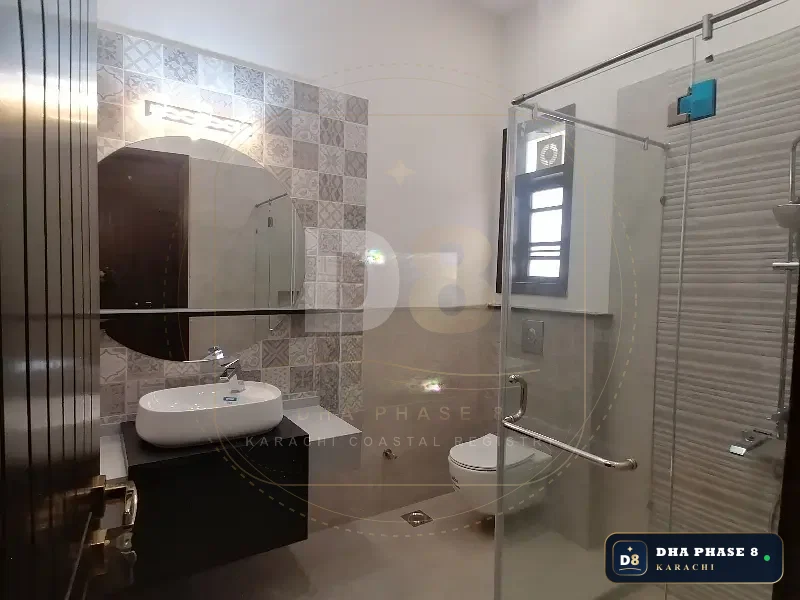1,000 Sq Yd 6 Bed Designer Villa in Phase 8