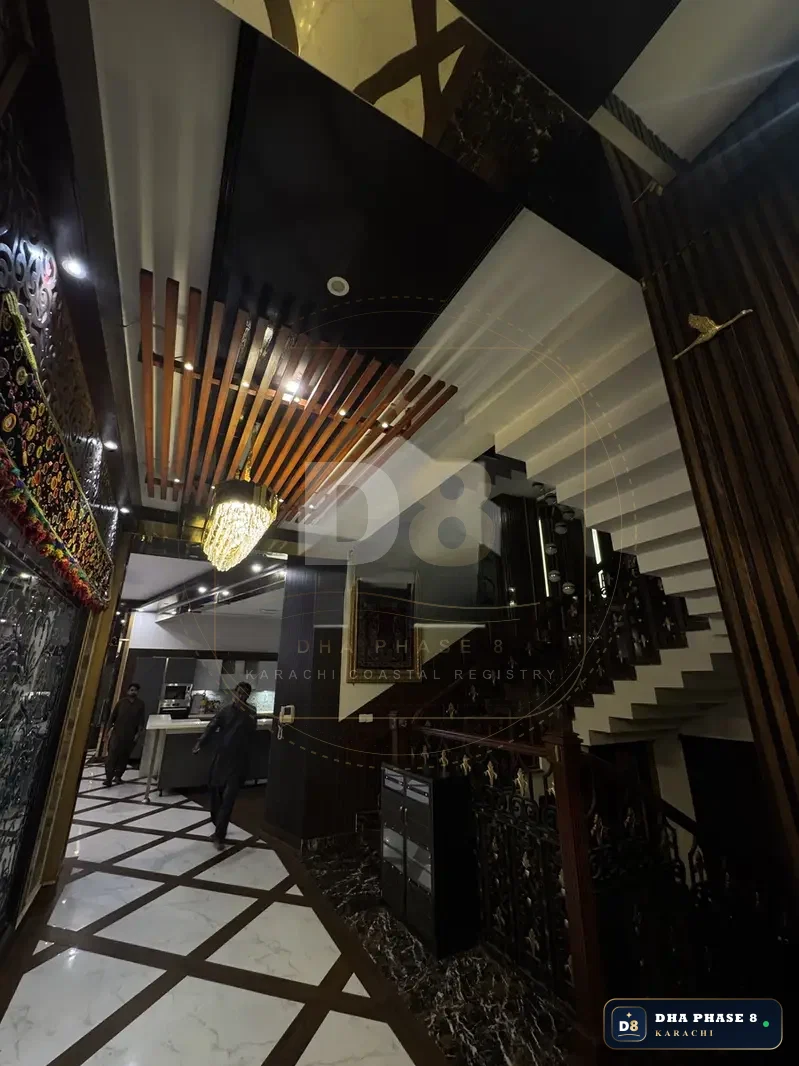1,000 Sq Yd 6 Bed Designer Villa in Phase 8