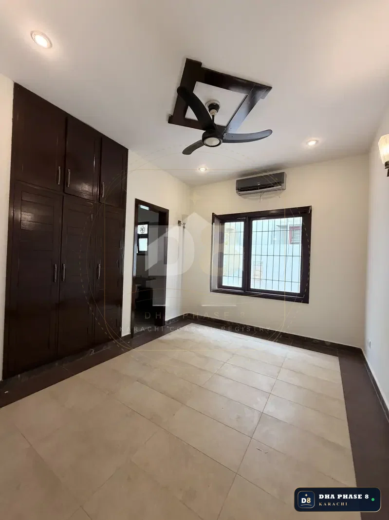500 Sq Yd 6 Bed Designer Villa in Phase 8
