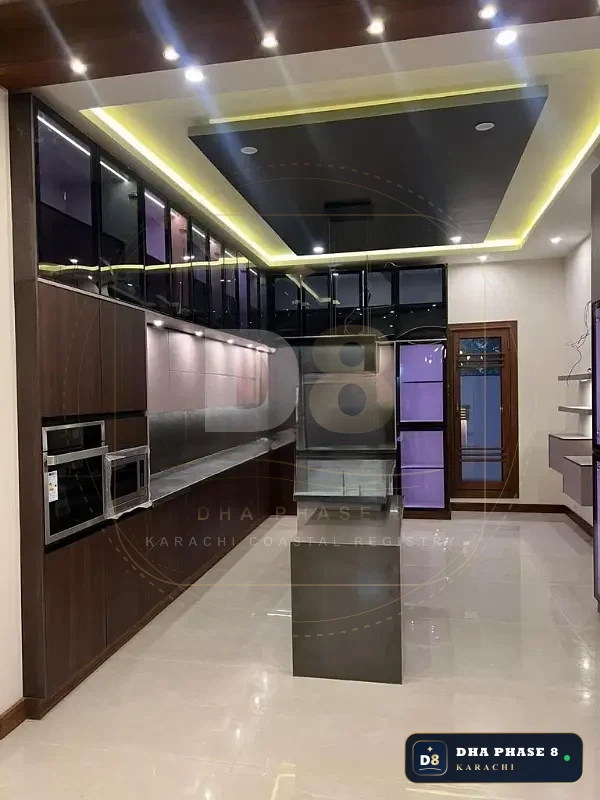 1,000 Sq Yd 6 Bed Designer Villa in Phase 8