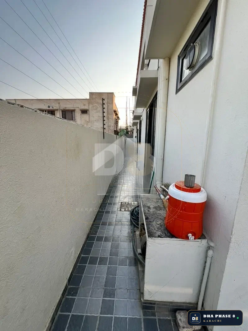 500 Sq Yd 6 Bed Designer Villa in Phase 8