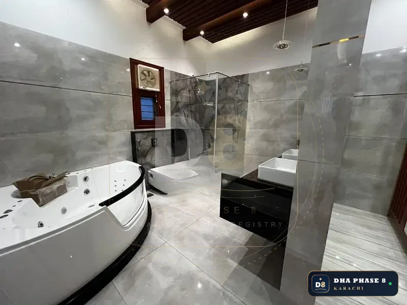 500 Sq Yd 5 Bed Designer Villa in Phase 8