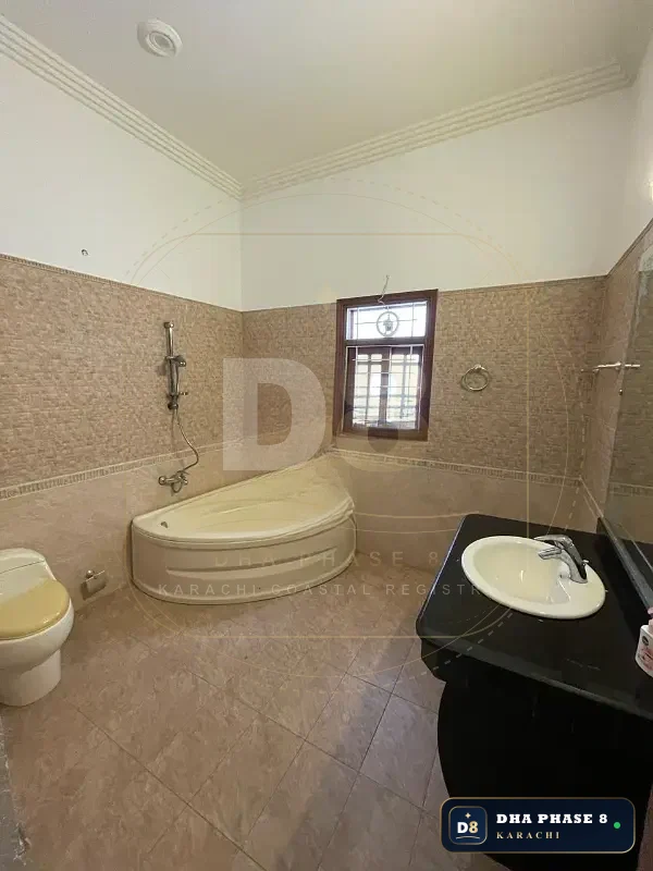 1,500 Sq Yd 5 Bed Designer Villa in Zone A | Direct Sea View