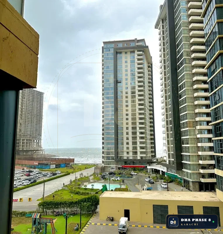 1,100 Sq Ft 1 Bed Apartment in Emaar Crescent Bay