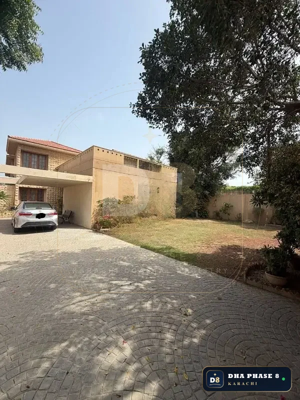 1,000 Sq Yd 6 Bed Designer Villa in Phase 8