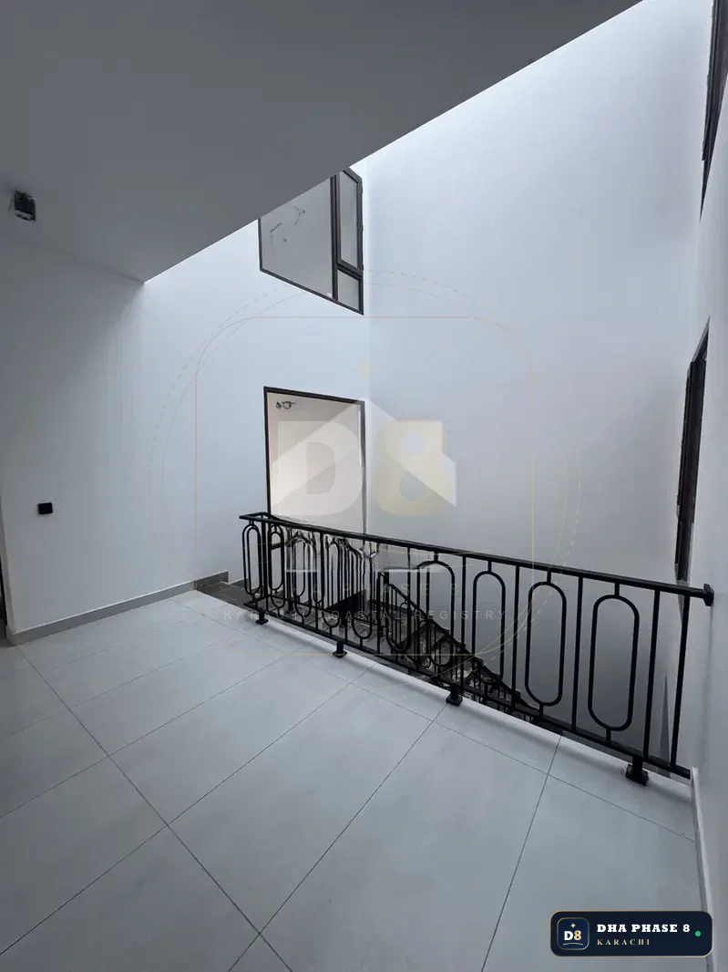 300 Sq Yd 5 Bed Designer Villa in Phase 8